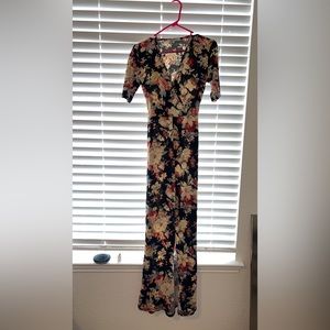 Light weight boutique flower dress.Size Small.